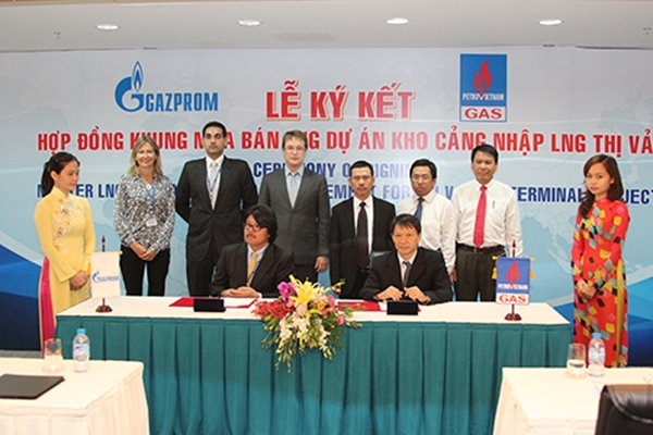 ky-hop-dong-khung-mua-ban-lng-du-an-kho-cang-thi-vai